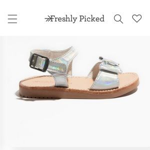 Freshly  picked Bayview sandal Holographic size 11 girls